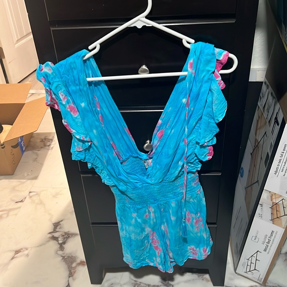 Flowy Low Cut Tie Dye Top